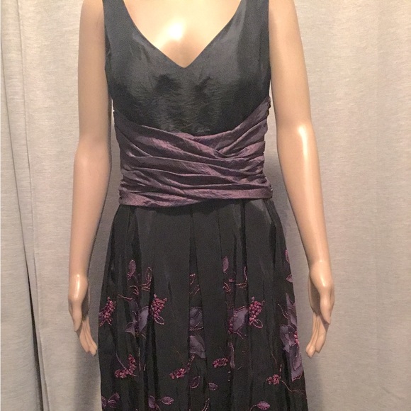 Elegant Simon Chang Black Embroidered Dress - Picture 1 of 6
